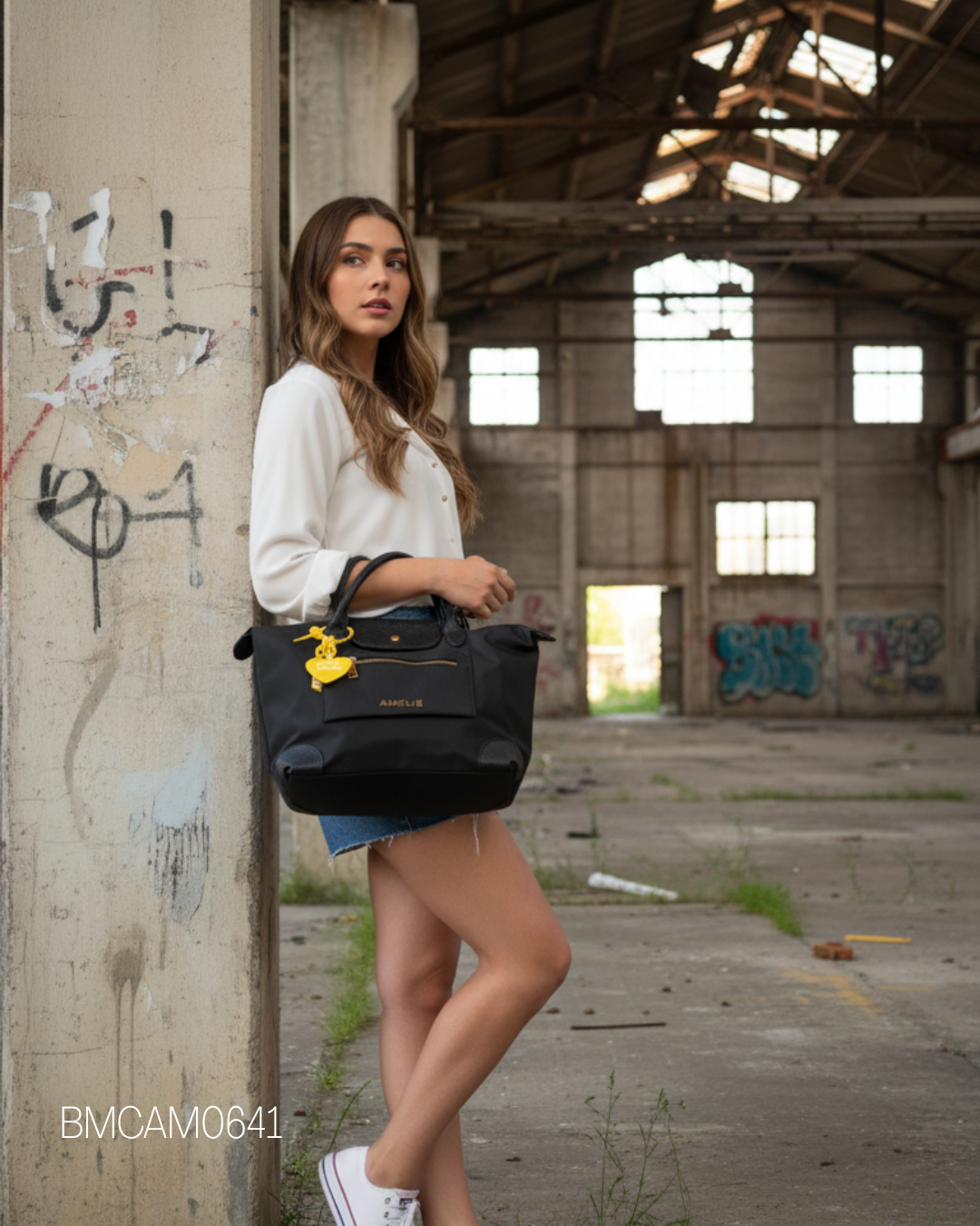 BOLSO COMBINADO CON LLAVERO CORAZON